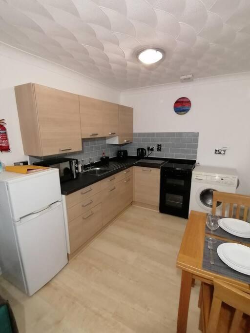 Entire Cosy Bungalow Close To Beach Гічем Екстер'єр фото